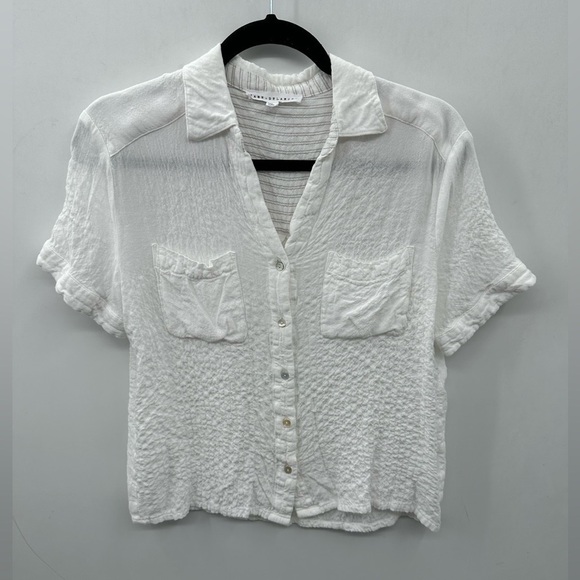 Jane and Delancey Tops - JANE & DELANCEY white shirt sleeve lightweight blouse.  SMALL